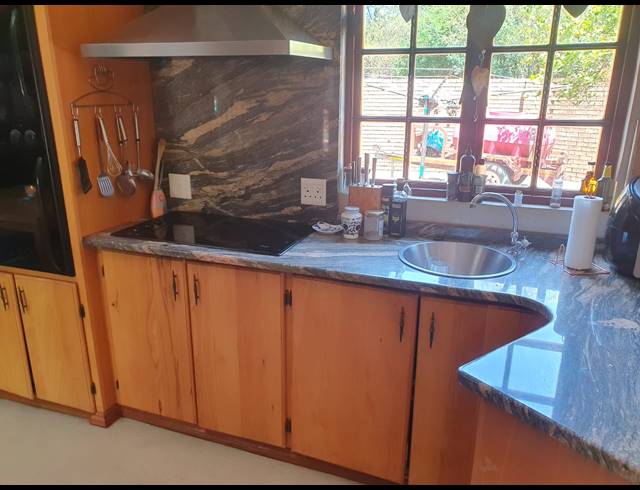 5 BEDROOM HOUSE FOR SALE IN PEBBLE ROCK GOLF VILLAGE